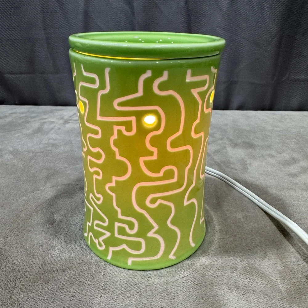 Scentsy A-Maze-Ing retired Ceramic Wax Warmer